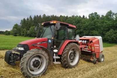 Traktor se zapojí do všech prací, které potřebuje obstarat soukromý zemědělec k bezproblémovému provozu farmy – jde o sečení s diskovým žacím strojem, lisování, orbu, předseťovou přípravu, dopravu atd.