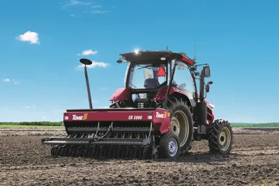Autonomní traktor Yanmar na poli