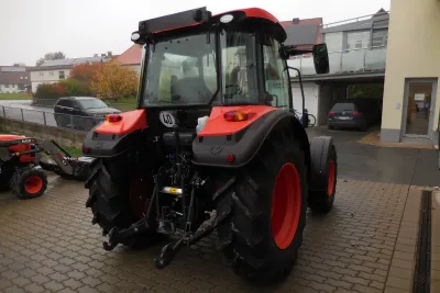Třetí generace traktorů Kubota M4003 vhodná nejen do živočišné výroby přichází s inovovaným motorem
