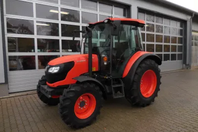 Třetí generace traktorů Kubota M4003 vhodná nejen do živočišné výroby přichází s inovovaným motorem