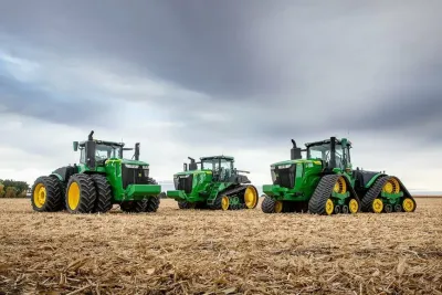 Nové traktory John Deere řady 9 na poli