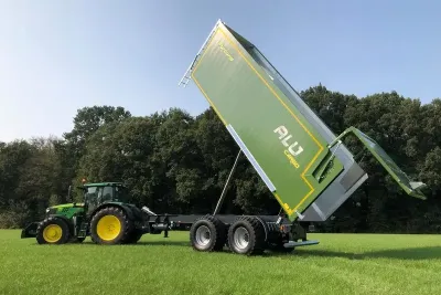 Nový tandemový sklápěč Fortuna FTM 200 / 7.5 -ALU CARGO využívá pevný ocelový podvozek a hliníkovou korbu. Zdroj foto - tisková zpráva Fortuna
