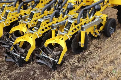 Řádkový kypřič Strip-Master jako high-tech ochrana půdy před vodní a větrnou erozí
