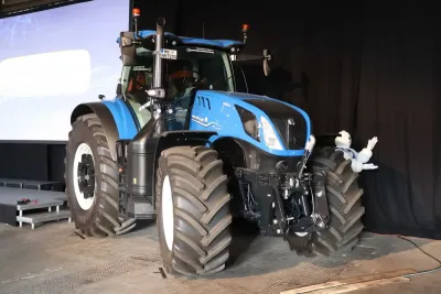New Holland T7 HD se zcela novou kabinou a ovládáním zaujme řadou jedinečných funkcí.