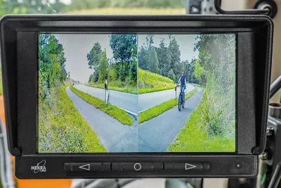Rozdělená obrazovka umožňuje paralelní sledování levé a pravé kamery.