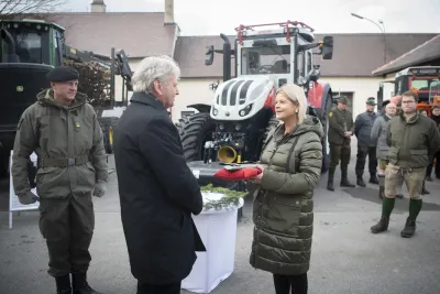 Rakouská armáda převezme devět traktorů Steyr 6300 Terrus CVT s pancéřovou kabinou.