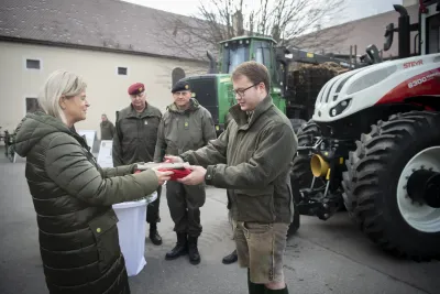 Rakouská armáda převezme devět traktorů Steyr 6300 Terrus CVT s pancéřovou kabinou.