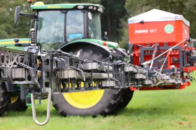 Rauch vrací na trh nesené pneumatické rozmetadlo Rauch Aero 32.1, důvody zaujmou i vás.