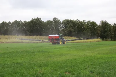 Rauch vrací na trh nesené pneumatické rozmetadlo Rauch Aero 32.1, důvody zaujmou i vás.