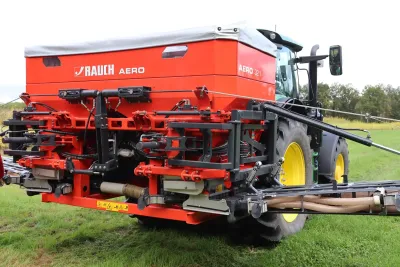 Rauch vrací na trh nesené pneumatické rozmetadlo Rauch Aero 32.1, důvody zaujmou i vás.