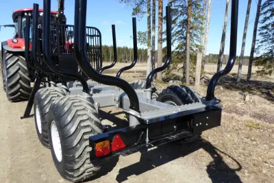 Mezi přednosti vyvážecích návěsů Trejon Multiforest patří snadné řízení nebo stabilní a bezpečná konstrukce.