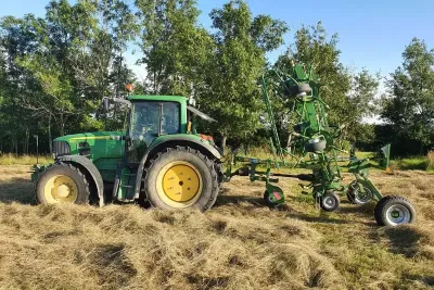 V roce 2020 byl dále pořízen další stroj podporující flotilu Krone a to konkrétně obraceč Krone.