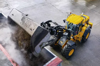 K dispozici je u nakladače JCB 457S standardní výložník nebo výložník s novou kinematikou pro minimalizaci ztrát materiálu.