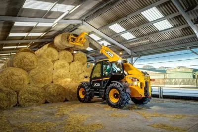 JCB u nového teleskopického manipulátoru JCB 542-70 AGRI Pro uvádí maximální nosnost 4,2 t a maximální výšku zdvihu 7,01 m.