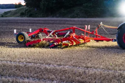 Diskový podmítač Väderstad Carrier XT na poli