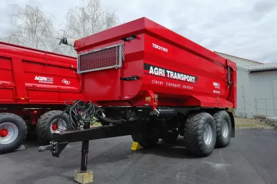 Návěs Agri Transport TDK 21000 od českého výrobce Molčík je k dispozici s bohatou standardní výbavou.