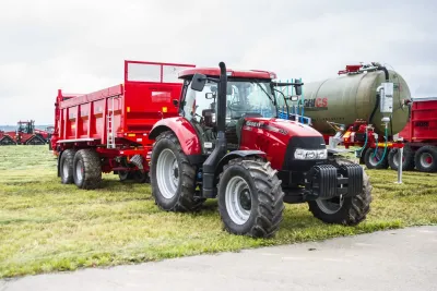 Podvozek návěsu ZDT AGRIMEGA lze osadit i rozmetadlem hnoje, kompostů a jiných materiálů.