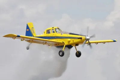 S hašením v Českém Švýcarsku pomáhají létající traktory Air Tractor AT-802.