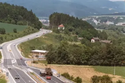 Fotka slušovické dálnice vybudované v roce 1986-87, poskytl majitel společnosti JZD Agrokombinát Slušovice František Čuba.