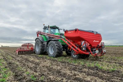 Nová generace čelního zásobníku Kverneland f-drill.