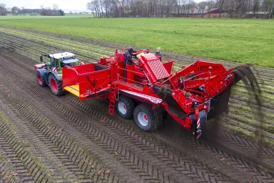 Grimme EVO AllCrop je zajímavý zvlášť pro pěstitele, kteří pěstují například mrkev a cibuli, protože je možné tento stroj používat pro oba produkty.