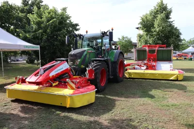 V rakouském Andau firma Pöttinger prezentovala traktor s žací kombinací Pöttinger NOVACAT V 10000 spolu s čelním žacím strojem Pöttinger NOVACAT 301 Alpha Motion Pro s pracovním záběrem 3,05 metru  – vybaven byl prstovým lamačem ED (Extra Dry).