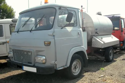 Renault Saviem Super Goelette SG2 cisterna.