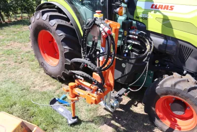 Česká premiéra nového traktoru CLAAS NEXOS proběhla na ovocnářském dni.
