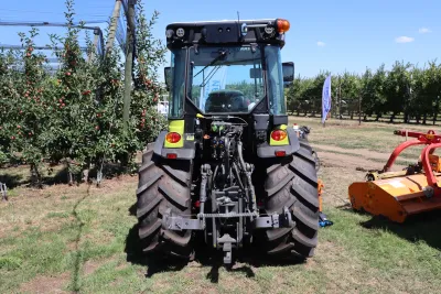 Traktory CLAAS NEXOS se mohou pochlubit vysokou nosností obou závěsů – až 3,11 tuny vzadu a až 2,8 tuny vpředu.