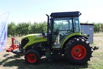 Česká premiéra nového traktoru CLAAS NEXOS proběhla na ovocnářském dni.