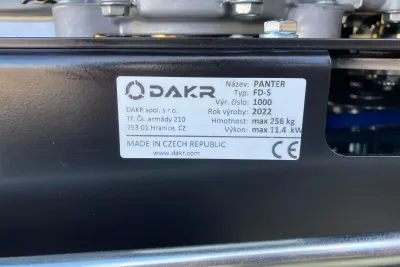 Jubilejní traktůrek, český DAKR vyrobil 1000. stavebnicový traktor DAKR Panter FD5.
