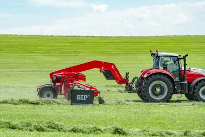 Nový tažený shrnovač SIP AIR 900 T – Krok vpřed v technologii shrnování píce.