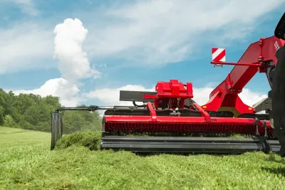 Nový tažený shrnovač SIP AIR 900 T – Krok vpřed v technologii shrnování píce.