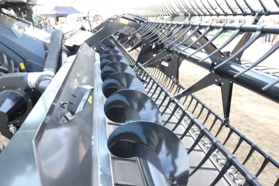 Pásový žací adaptér Geringhoff TruFlex Razor.