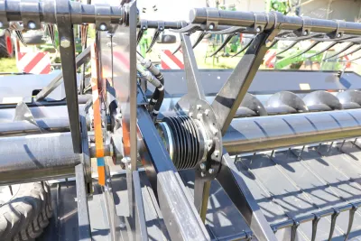 Pásový žací adaptér Geringhoff TruFlex Razor.