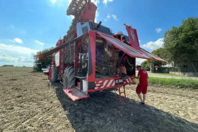 Servisní přístup ke všem důležitým oblastem stroje Holmer Terra Dos 5 je snadný.