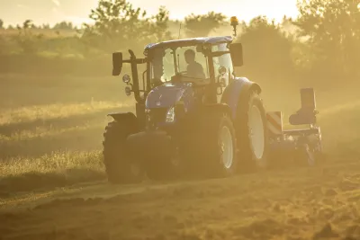 Řada traktorů New Holland T5 se rozšiřuje o nové modely střední velikosti. V segmentu 90 až 120 koní nabídne nové, robustní, výkonné a snadno použitelné stroje.