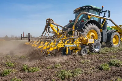 Stroj BEDNAR STRIP MASTER EN při práci metodou Strip-till.
