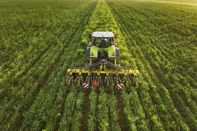 Stroj BEDNAR STRIP MASTER EN při práci metodou Strip-till.