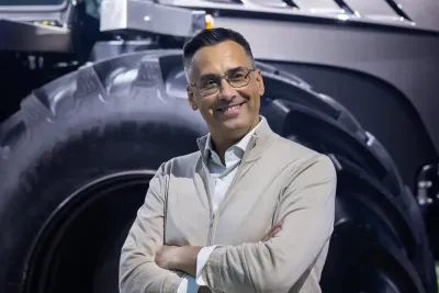 Litevci začnou sériově vyrábět svůj unikátní hybridní traktor AUGA M1. Nabízí řešení, která dosud nebyla vyřešena největšími světovými výrobci zemědělských strojů.
