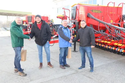 Slavnostní předání dvou secích strojů Väderstad Spirit 900C zástupcům společnosti Rostěnice a.s.  proběhlo 8. února 2022.
