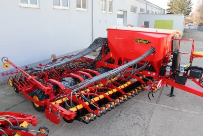 Nově dodaný secí stroj Väderstad Spirit 900C společnosti Rostěnice a.s.