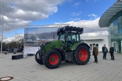 Fendt představil svůj první vodíkový traktor.