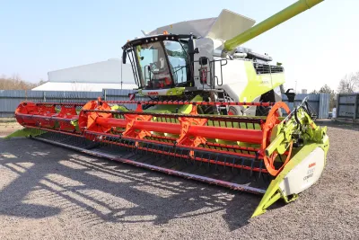 AGRALL v Banticích otevřel brány. Nechyběly novinky a pilot F1 za volantem traktoru.