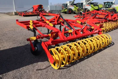 AGRALL v Banticích otevřel brány. Nechyběly novinky a pilot F1 za volantem traktoru.