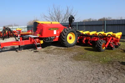AGRALL v Banticích otevřel brány. Nechyběly novinky a pilot F1 za volantem traktoru.