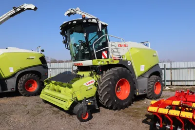 AGRALL v Banticích otevřel brány. Nechyběly novinky a pilot F1 za volantem traktoru.