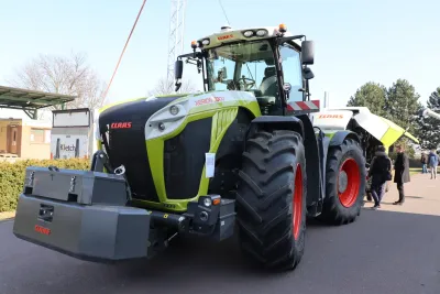 AGRALL v Banticích otevřel brány. Nechyběly novinky a pilot F1 za volantem traktoru.
