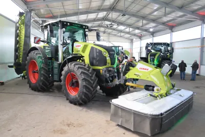 AGRALL v Banticích otevřel brány. Nechyběly novinky a pilot F1 za volantem traktoru.