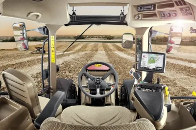 Traktory Case IH Maxxum lze pořídit ve třech výbavových stupních. Na výběr jsou sedadla s různou úrovní komfortu.